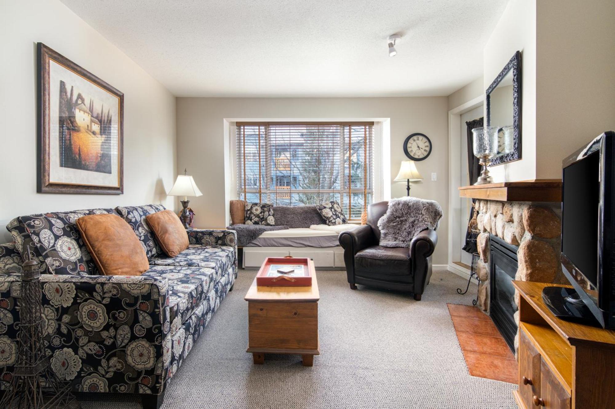 Town Plaza Suites By Golden Dreams Whistler Kültér fotó